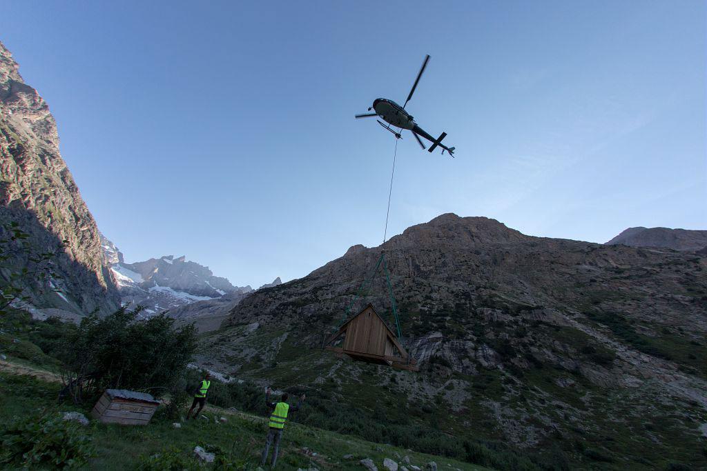 Héliportage d'une cabane d'estive